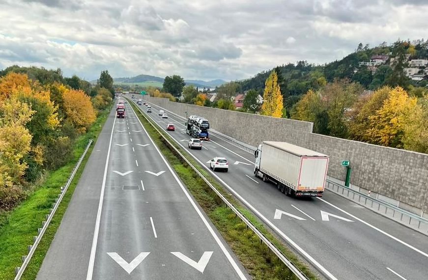 Čeští řidiči nedodržují při jízdě bezpečnou vzdálenost